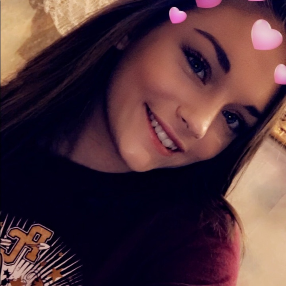 Meet your Posher, Courtney